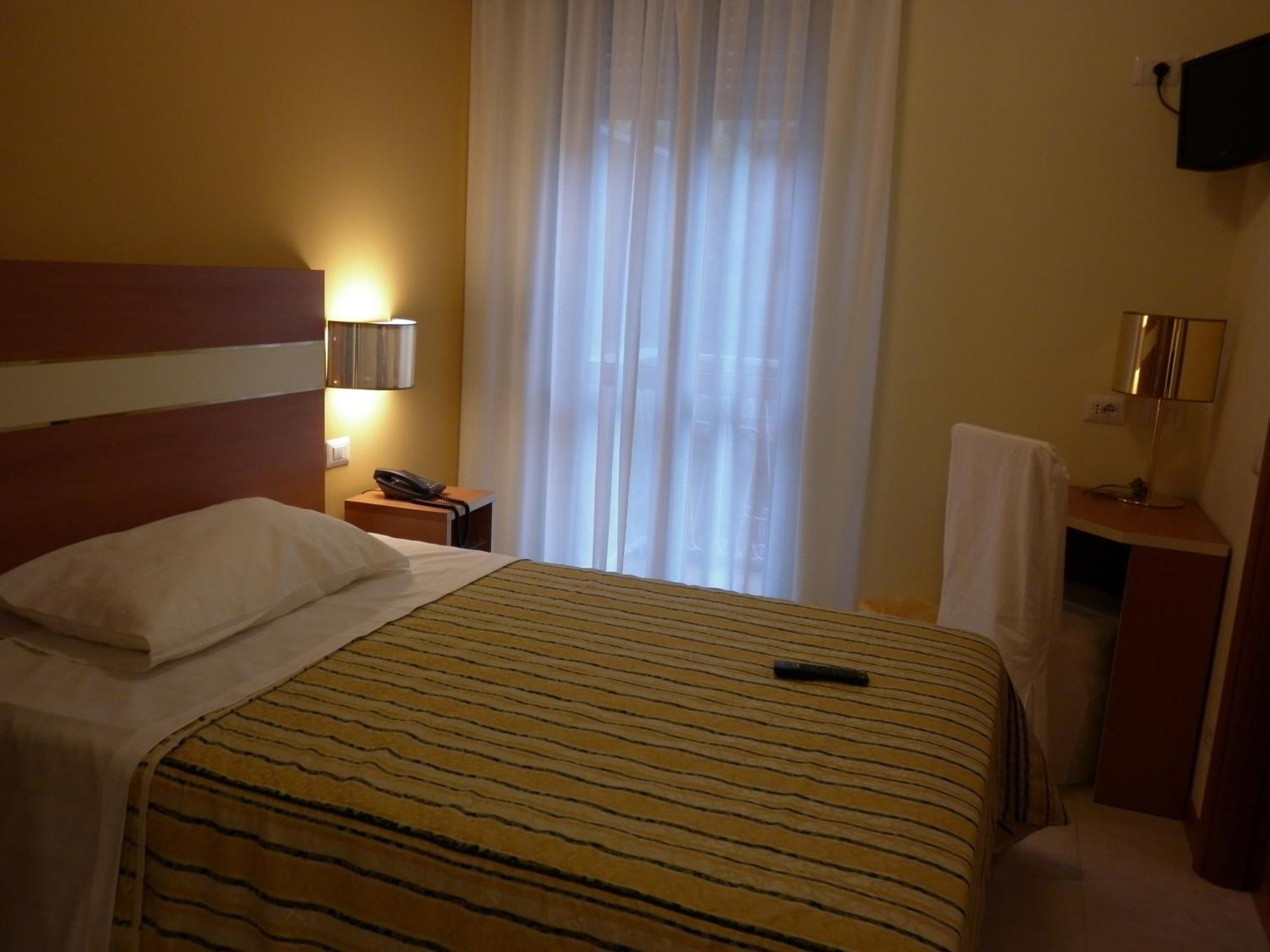 Hotel Gf Cesano Boscone Exterior photo