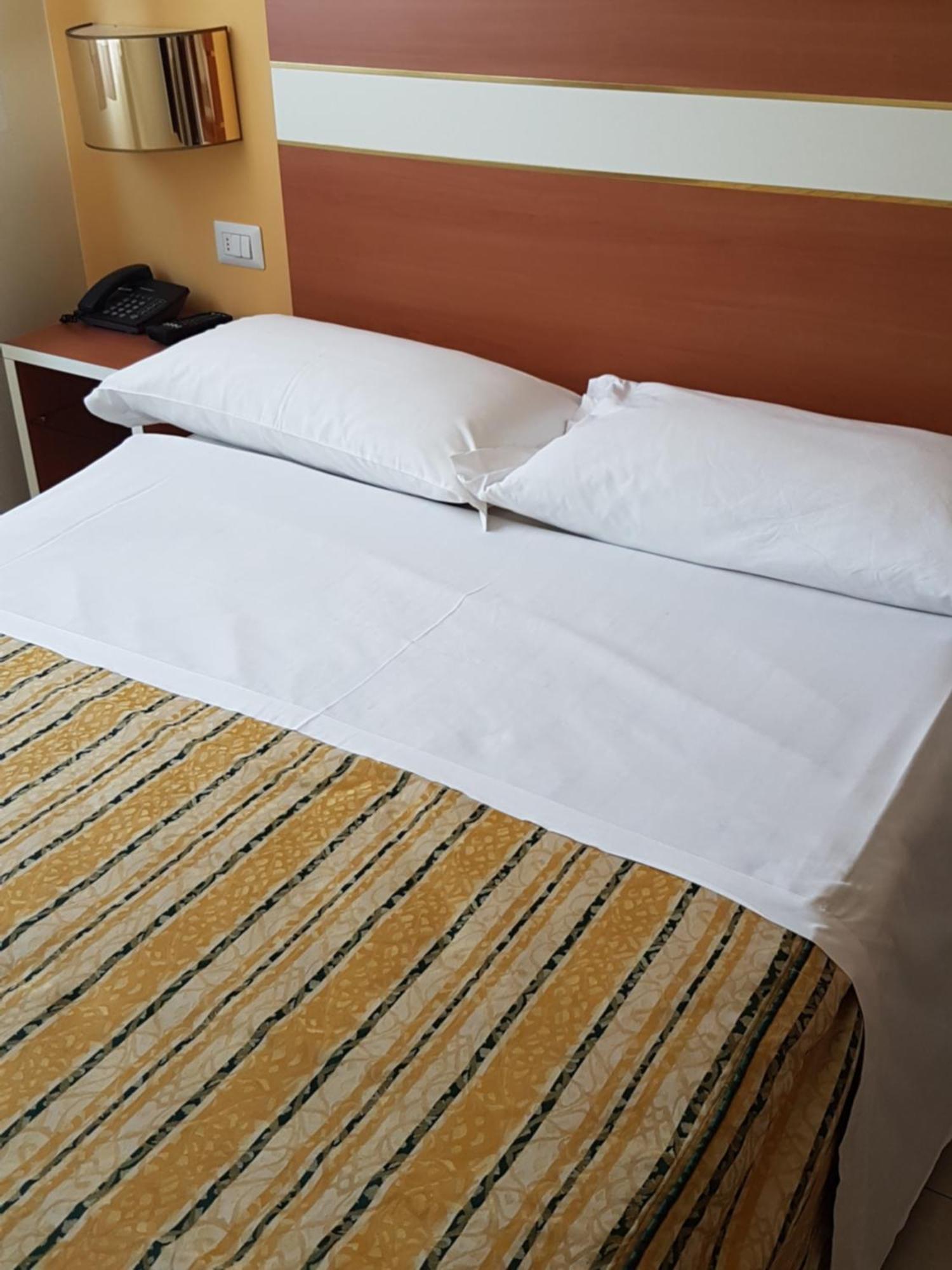 Hotel Gf Cesano Boscone Exterior photo