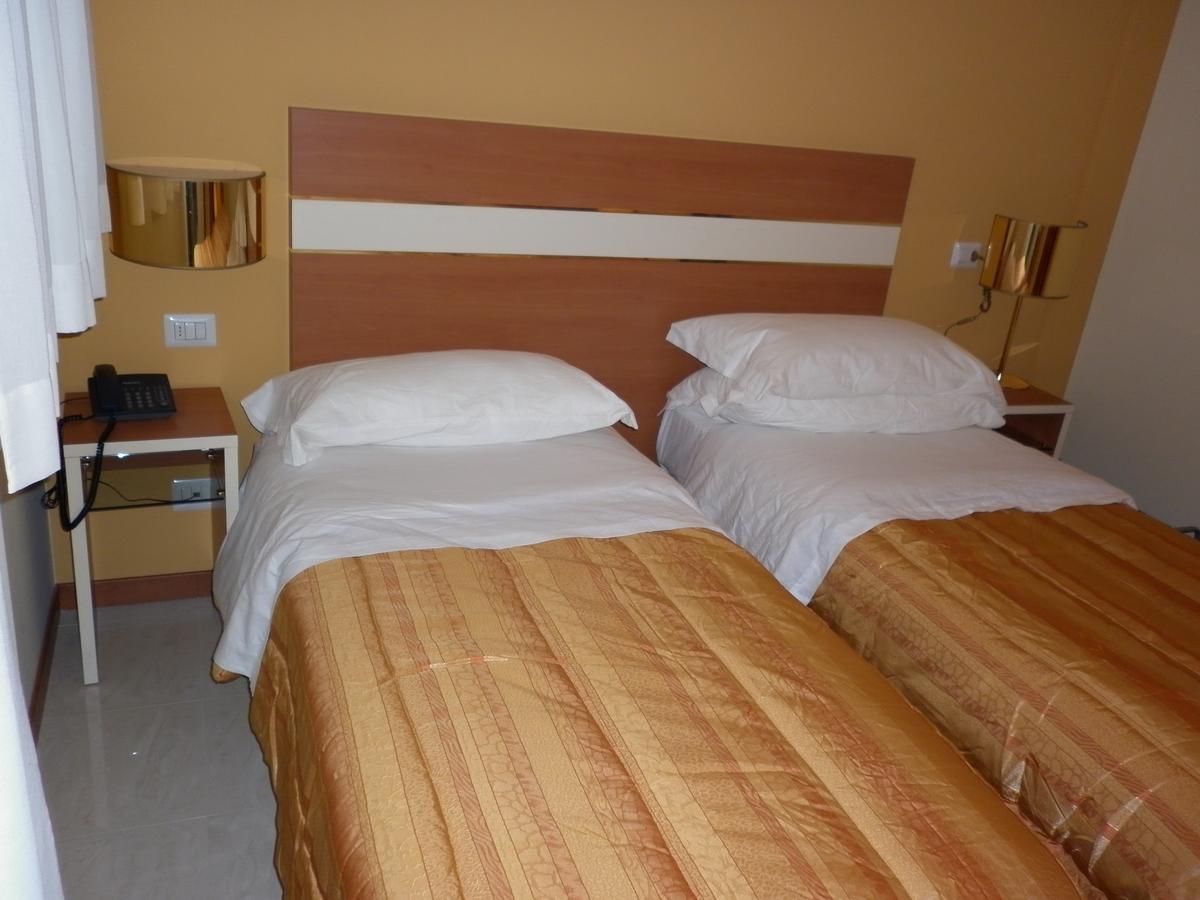Hotel Gf Cesano Boscone Exterior photo