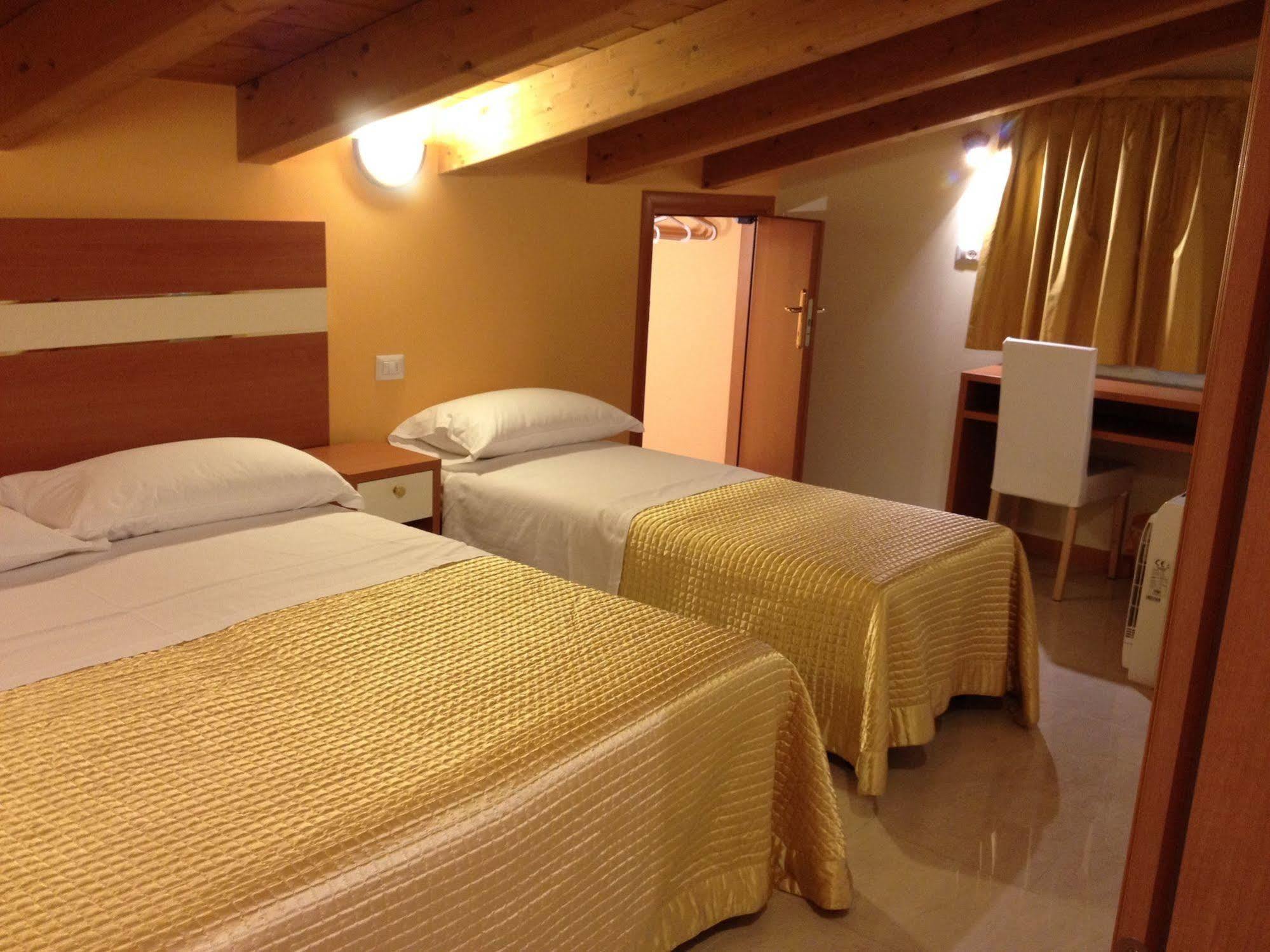 Hotel Gf Cesano Boscone Exterior photo