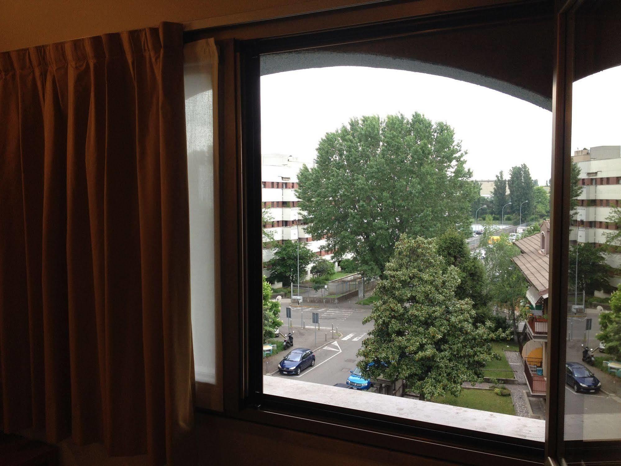 Hotel Gf Cesano Boscone Exterior photo