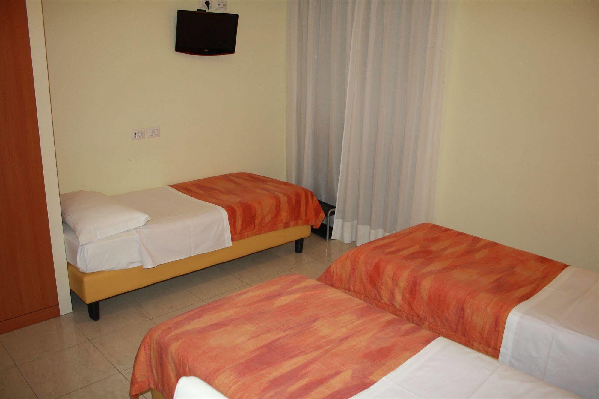 Hotel Gf Cesano Boscone Exterior photo
