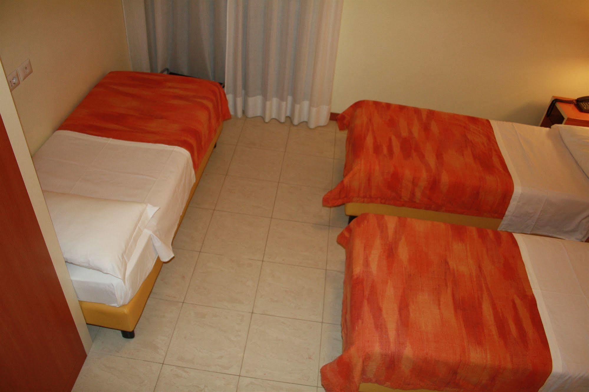 Hotel Gf Cesano Boscone Exterior photo