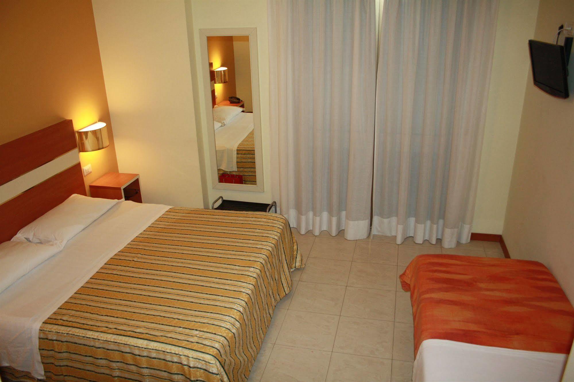 Hotel Gf Cesano Boscone Exterior photo